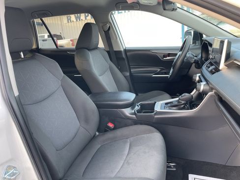 Used 2025 Toyota RAV4 XLE image 18