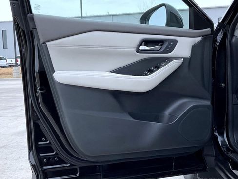 Used 2023 Nissan Rogue SL w/ SL Premium Package image 9