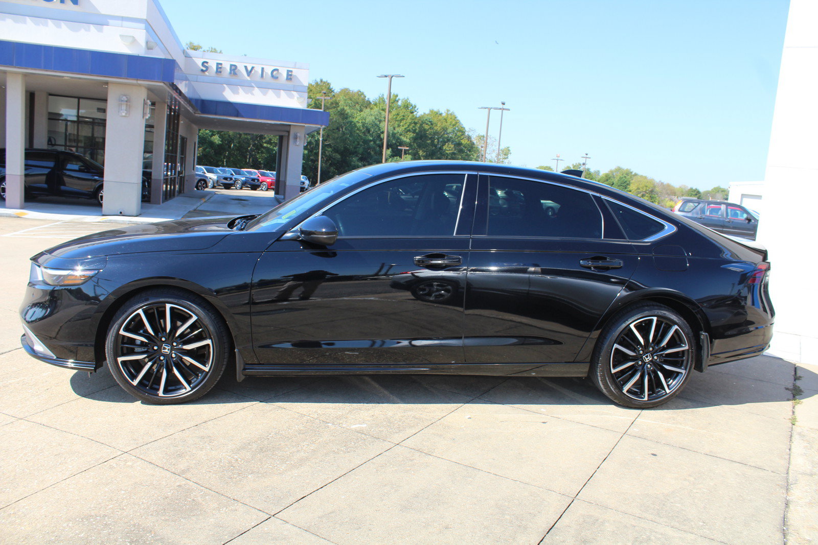 Used 2024 Honda Accord Touring image 7