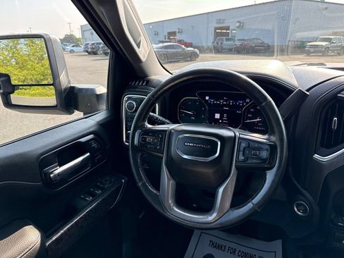 Used 2023 GMC Sierra 3500 Denali w/ Technology Package AWD/4WD image 17