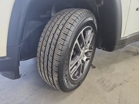 Used 2019 Jeep Compass Latitude w/ Cold Weather Group AWD/4WD image 30