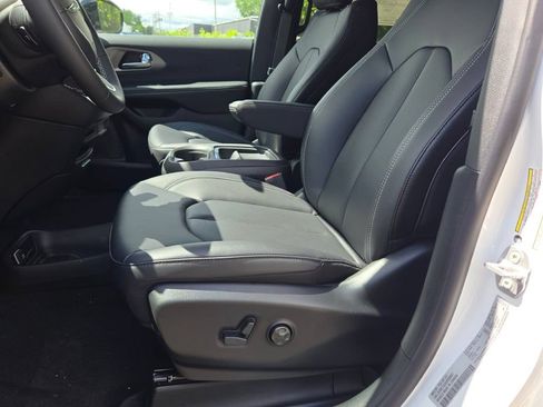 New 2027 Chrysler Pacifica LX FWD image 22