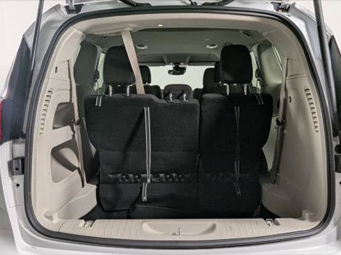 Used 2023 Chrysler Voyager LX FWD image 18