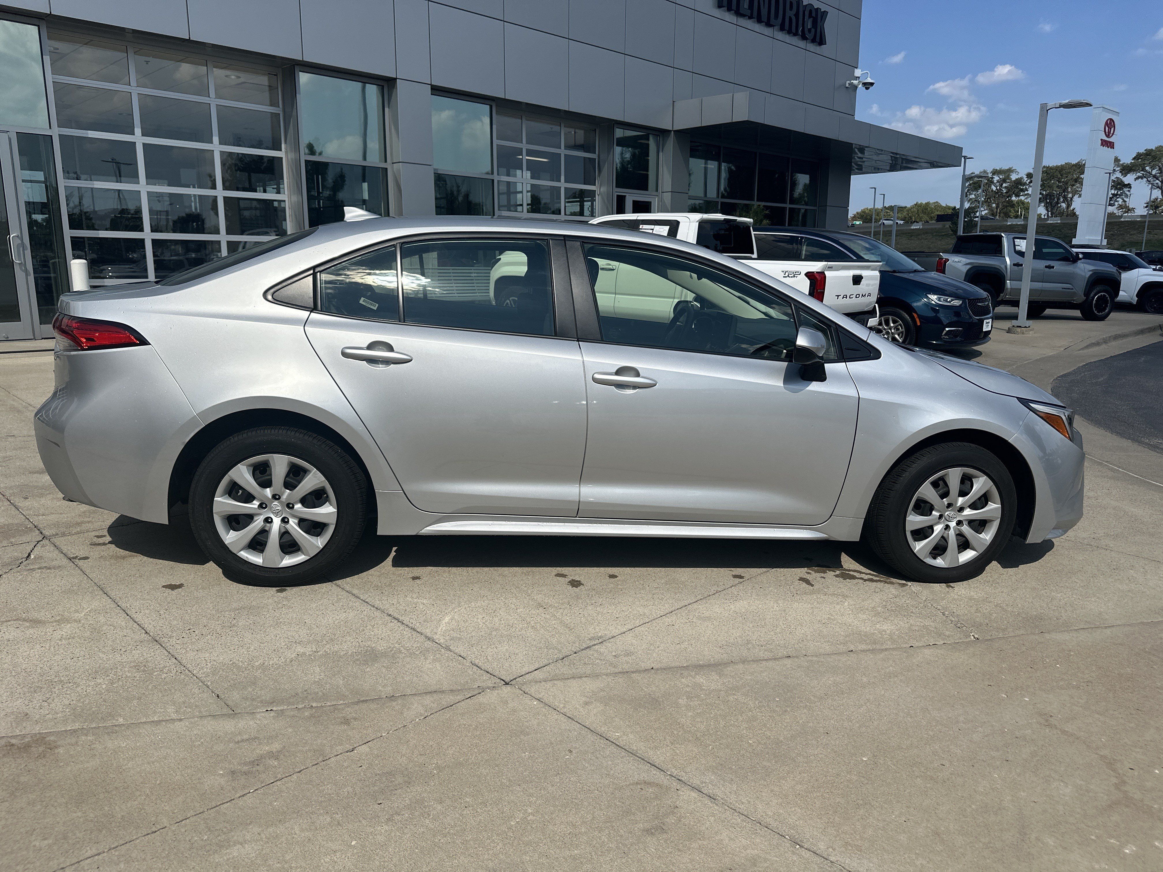Used 2025 Toyota Corolla LE FWD image 10
