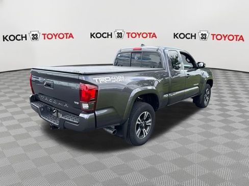 Used 2018 Toyota Tacoma TRD Sport AWD/4WD image 8