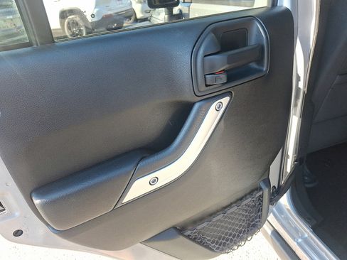 Used 2018 Jeep Wrangler Unlimited Rubicon w/ Cold Weather Group image 19