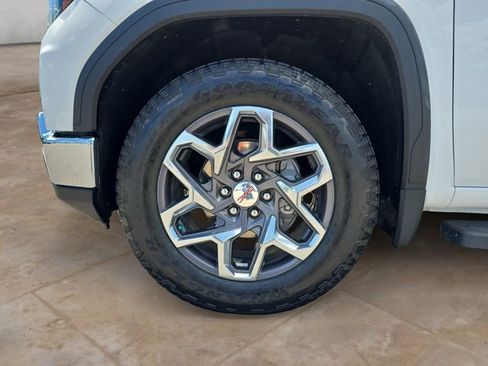 Used 2022 GMC Sierra 1500 SLT w/ SLT Convenience Package AWD/4WD image 14
