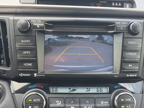 Used 2018 Toyota RAV4 XLE AWD/4WD image 32
