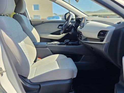 Used 2023 Nissan Rogue SV FWD image 10