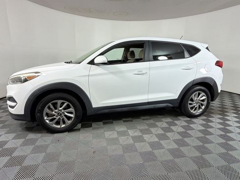 Used 2018 Hyundai Tucson SE image 2