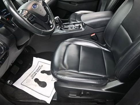 Used 2019 Ford Explorer XLT w/ Equipment Group 202A AWD/4WD image 15