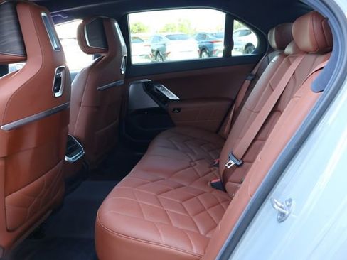 Used 2024 BMW 760i xDrive w/ Executive Package AWD/4WD image 17