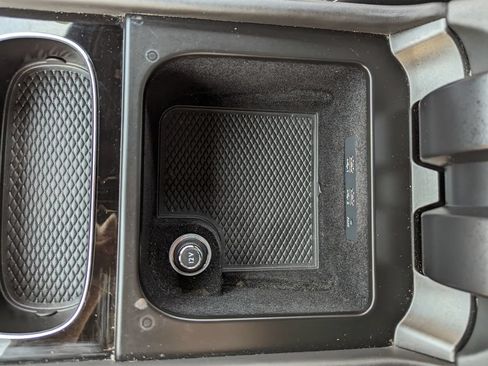Used 2018 Bentley Bentayga AWD/4WD image 29
