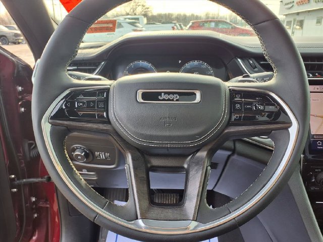 Used 2023 Jeep Grand Cherokee Overland w/ Luxury Tech Group IV AWD/4WD image 8