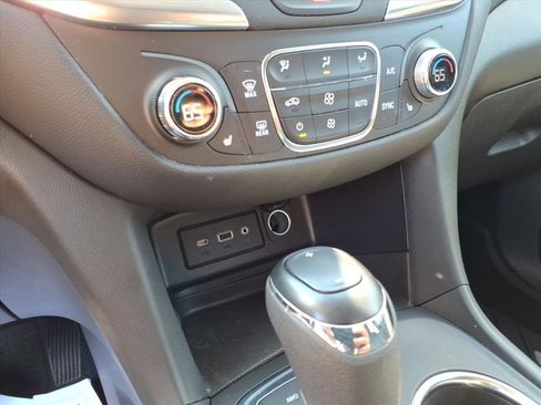 Certified 2021 Chevrolet Equinox LT image 19
