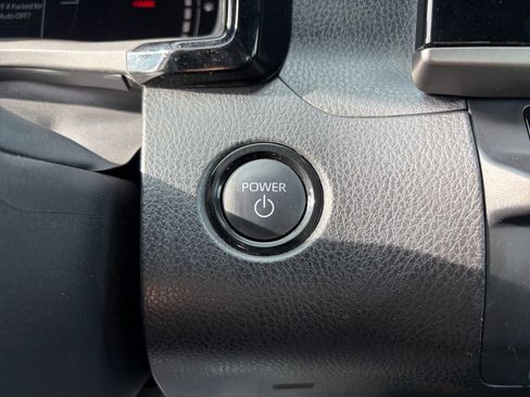 Used 2025 Toyota Camry SE FWD image 20