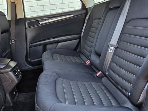 Used 2015 Ford Fusion SE FWD image 12