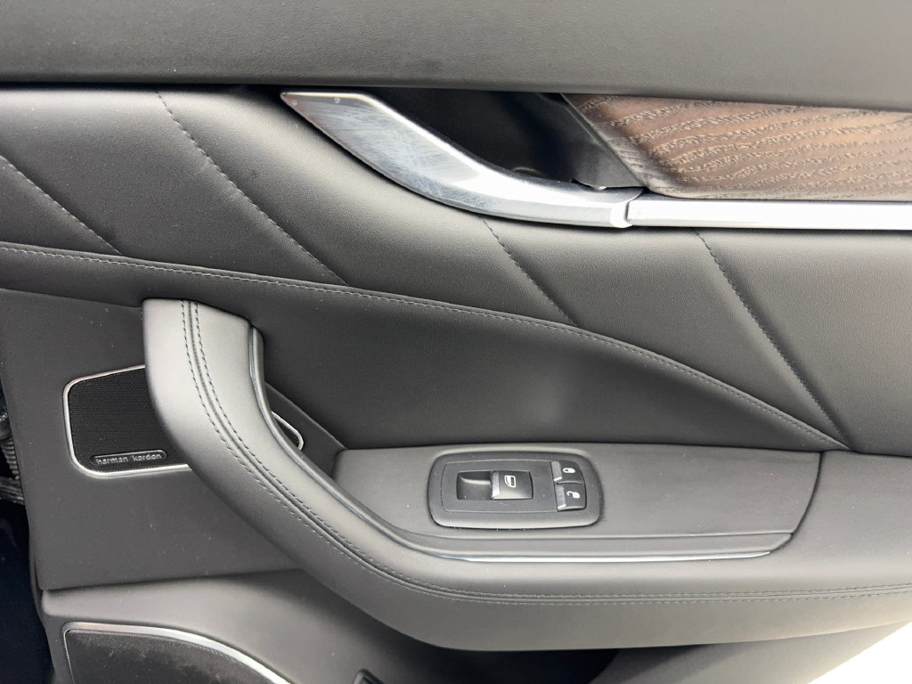 Used 2023 Maserati Levante GT AWD/4WD image 46