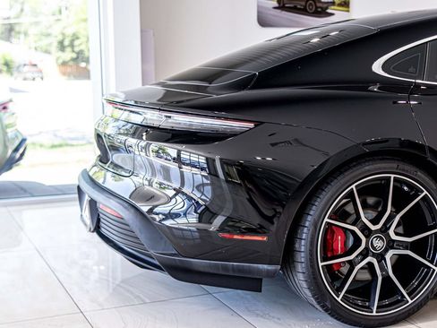 Used 2022 Porsche Taycan 4S AWD/4WD image 13
