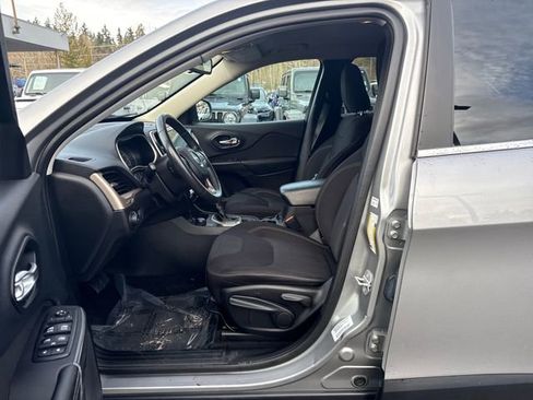 Used 2015 Jeep Cherokee Latitude image 14