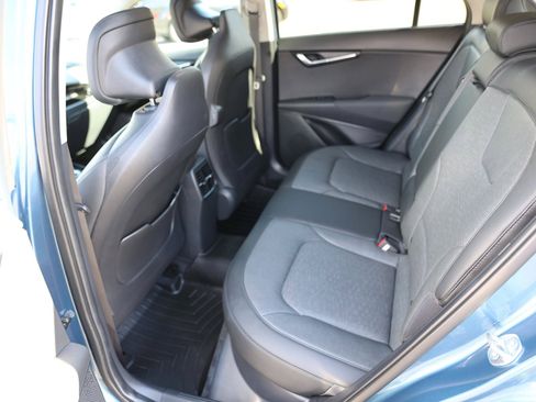 Used 2024 Kia Niro SX Touring image 22