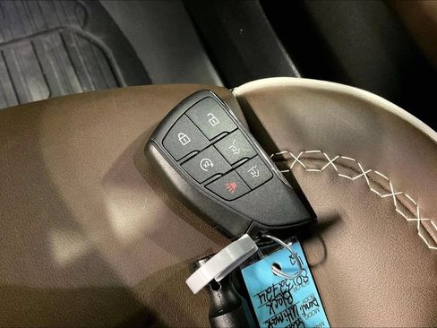 Used 2025 GMC Yukon Denali Ultimate AWD/4WD image 12