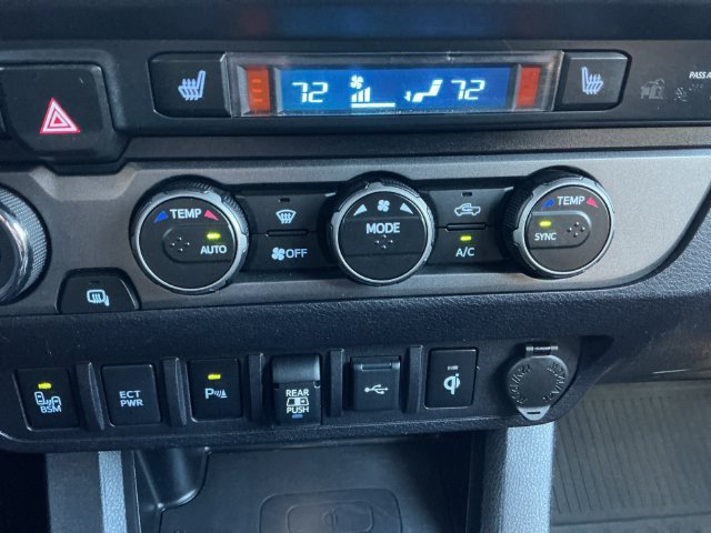 Used 2020 Toyota Tacoma TRD Off-Road w/ Technology Package AWD/4WD image 17