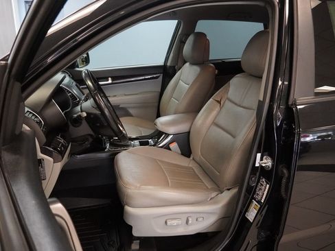 Used 2014 Kia Sorento LX w/ Touring Package (LX) image 4