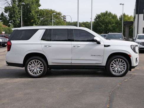 Used 2021 GMC Yukon Denali w/ Denali Premium Package image 10