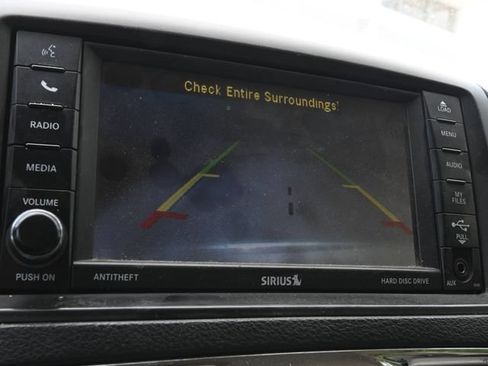 Used 2013 Chrysler Town & Country Touring FWD image 13