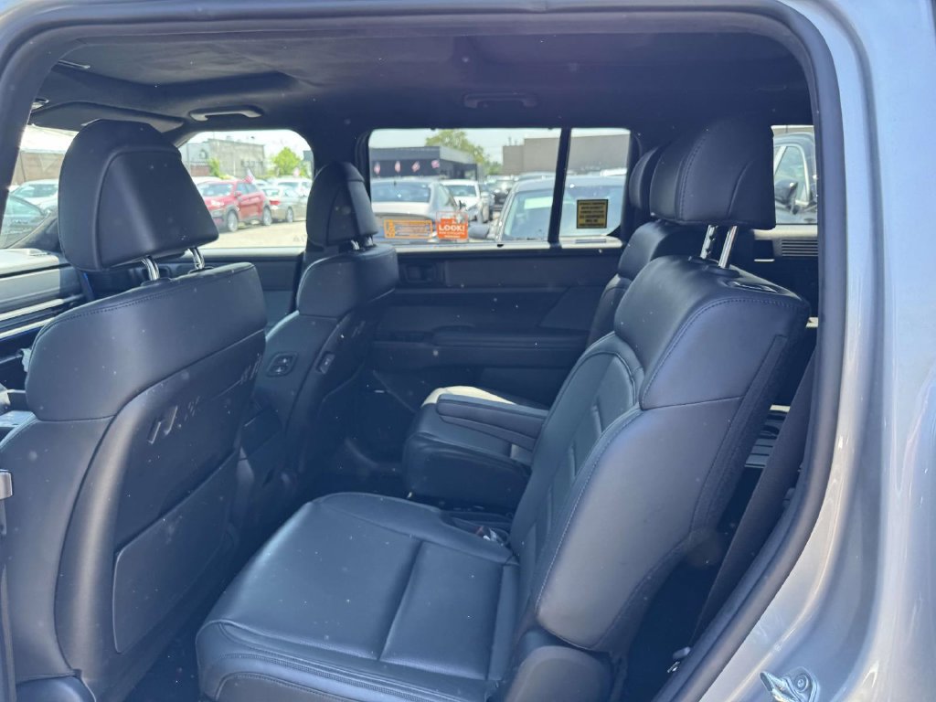 Used 2025 Hyundai Santa Fe Calligraphy AWD/4WD image 13