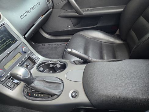 Used 2006 Chevrolet Corvette Coupe w/ Preferred Equipment Group image 23