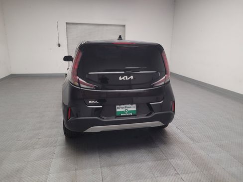 Used 2023 Kia Soul LX w/ LX Technology Package FWD image 6