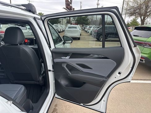 New 2026 Volkswagen Tiguan SE R-Line FWD image 21