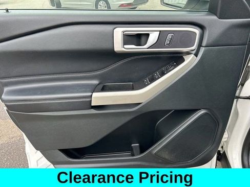 Used 2021 Ford Explorer XLT image 11