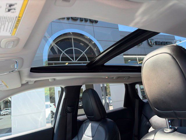 Used 2019 Jeep Cherokee Limited AWD/4WD image 11