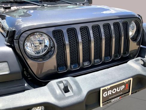 Used 2021 Jeep Wrangler Unlimited Sport AWD/4WD image 36