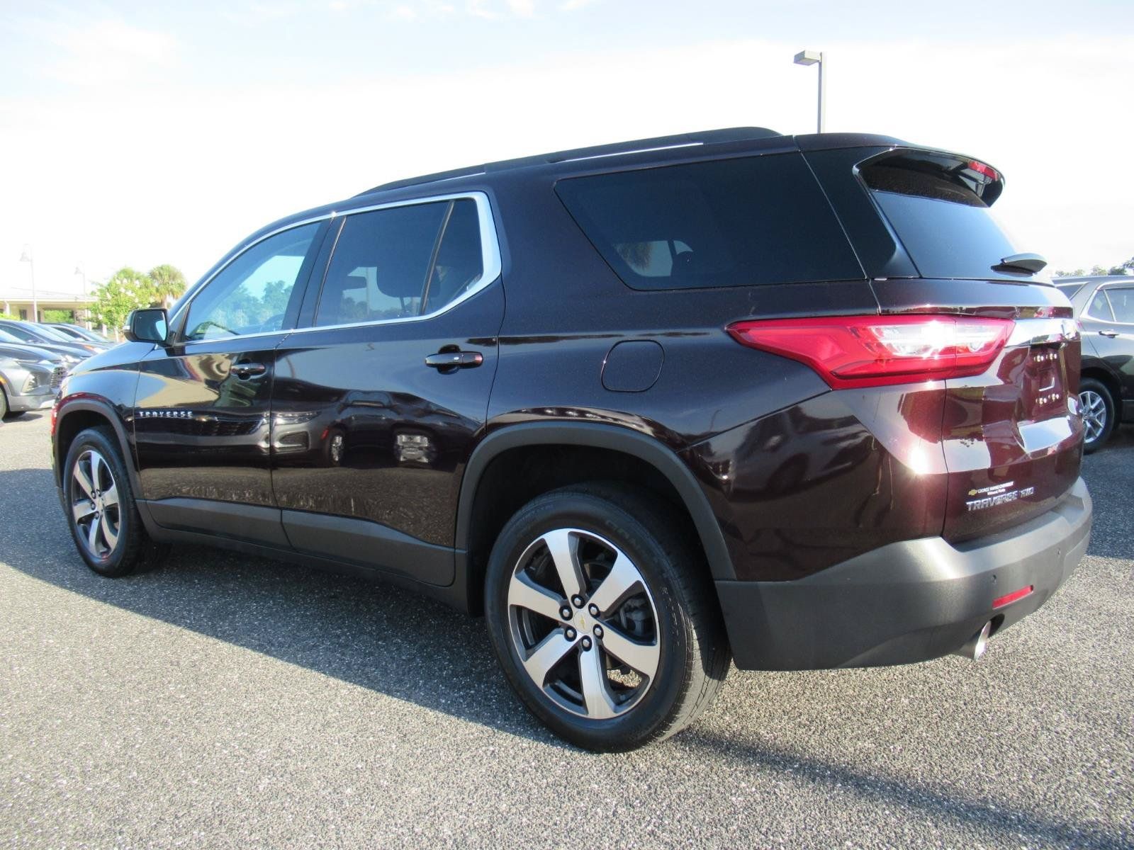 Used 2021 Chevrolet Traverse LT w/ LT Premium Package AWD/4WD image 5