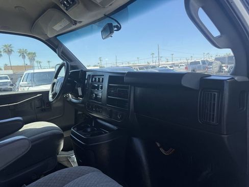 Used 2018 GMC Savana 3500 LT w/ LT Preferred Equipment Group image 30