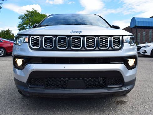 Used 2024 Jeep Compass Limited w/ Sun and Sound Group AWD/4WD image 3