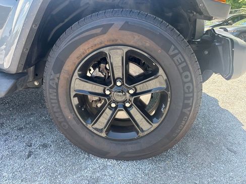 Used 2022 Jeep Wrangler Unlimited Sahara AWD/4WD image 17