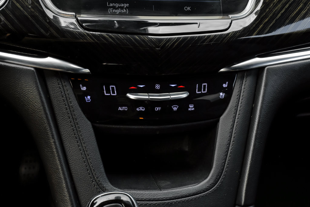 Used 2020 Cadillac XT6 Premium Luxury FWD image 32