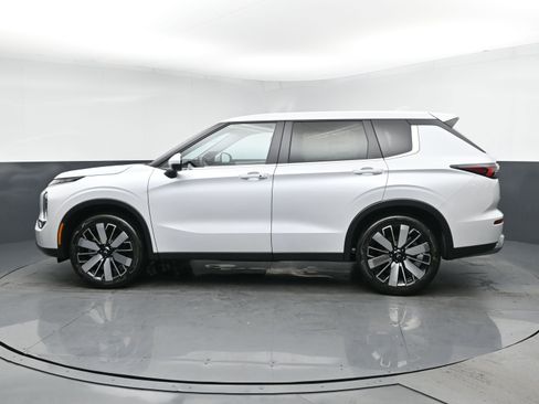 New 2026 Mitsubishi Outlander SE image 4