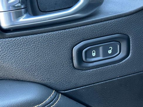 Used 2024 Jeep Wrangler Sahara image 11