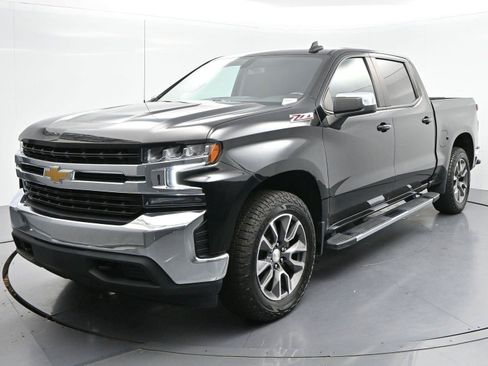 Used 2022 Chevrolet Silverado 1500 LT AWD/4WD image 3