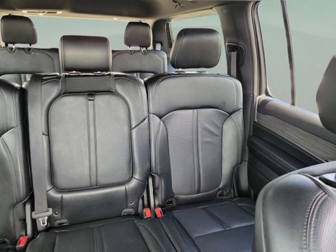Used 2024 Jeep Wagoneer Series II w/ Flexible Seating Group RWD image 10
