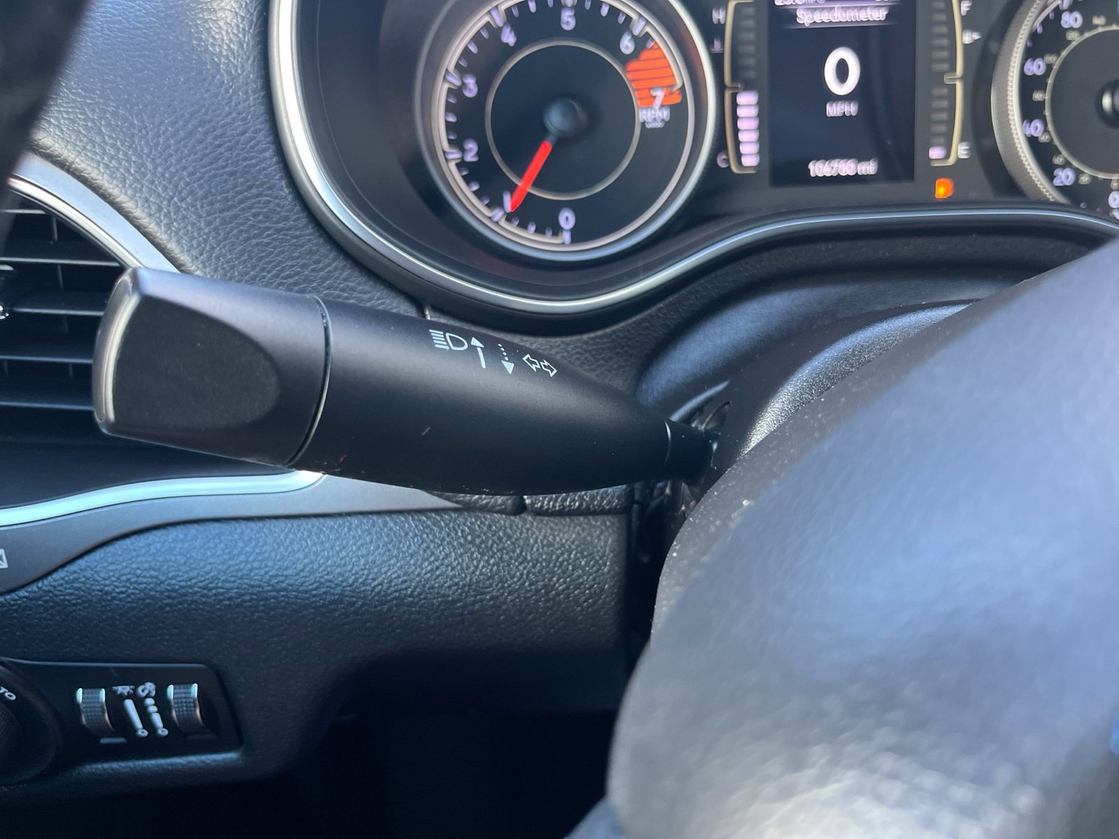 Used 2019 Jeep Cherokee Latitude Plus w/ Cold Weather Group AWD/4WD image 17