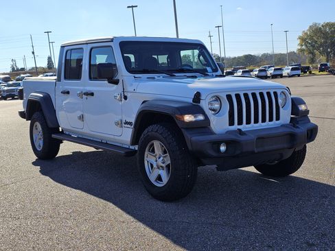 Used 2020 Jeep Gladiator Sport w/ Quick Order Package 24S image 4