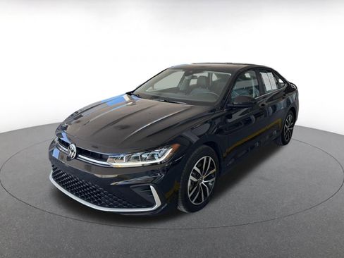 Used 2025 Volkswagen Jetta SE image 4