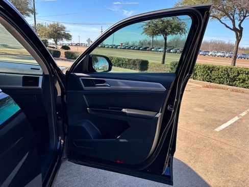 Used 2018 Volkswagen Atlas Launch Edition image 16